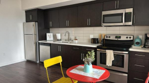 Hollywood loft FREE parking and WIFI
